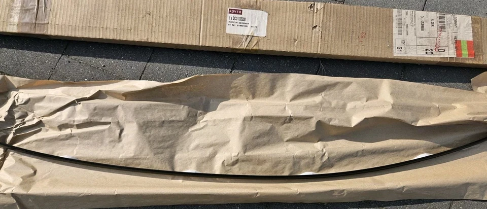 DCD102200 molding rear window MG Rover 600 RH finisher upper rear window - Image 1 of 4