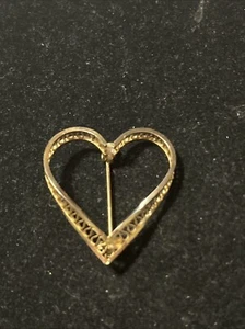 VTG DELICATE GOLD TONE FILIGREE OPEN WORK HEART BROOCH PIN 1” - Picture 1 of 4