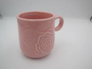 Taza Starbucks rosa en relieve con flor de rosa 355 ml (12 fl oz) 2019 - Imagen 1 de 6