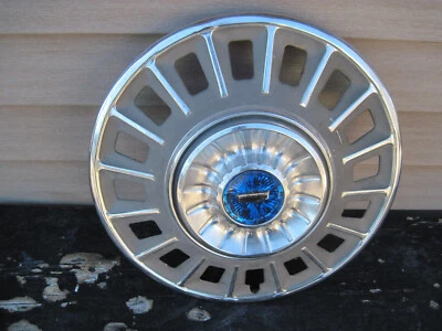 Cubierta de rueda tapacubos de lujo de 14" Ford Fairlane E100 F100 1968 fabricante de equipos originales C80Z-1130-E Foto 1 de 3
