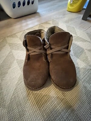 Zapatos de gamuza Crewcuts para niños color tostado 13 Chukka Foto 1 de 3
