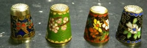 Vintage Menge (4) Messing Cloisonne Floral Fingerhüte 0,88" x 0,75" Top Zustand - Bild 1 von 6