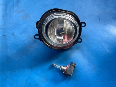 Luz antiniebla delantera izquierda Rover 25/45/75 MG ZR/ZS/TF (parte #: XBJ105510) Foto 1 de 3