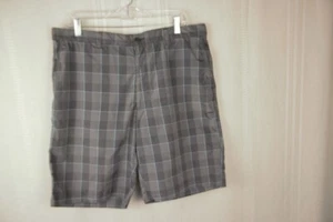 Bermudas de golf PGA Tour para hombre con bolsillo abotonado negras a cuadros talla 36" x 9,5" - Imagen 1 de 9