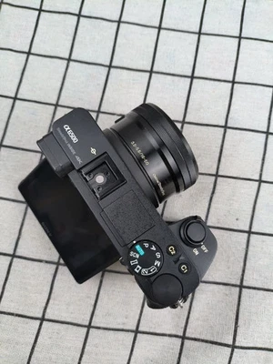 Cámara digital Sony Alpha a6500 sin espejo con lente OSS de 16-50 mm - 95 % nueva Foto 1 de 4