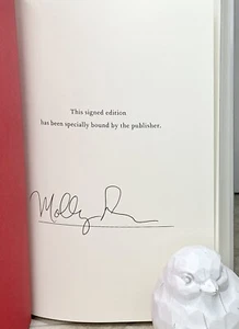 HELLO MOLLY! A Memoir by Molly Shannon  SIGNED 1st Edition 1st Printing - Picture 1 of 12