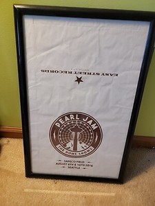 Lot Of Pearl Jam Memoribilia The Home Shows 2018  Seattle Beer Case Easy Street