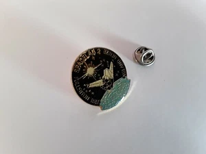 PIN'S PINS + attache Spacelab 2 Acton Bartoe navette spatiale - Picture 1 of 1