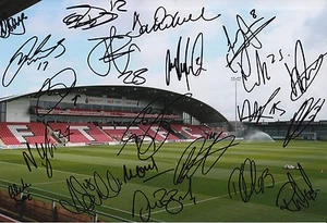 FLEETWOOD TOWN FC 2015/16 SQUAD SIGNED HIGHBURY STADIUM PHOTO 21 AUTOGRAPHS 1. - Picture 1 of 1