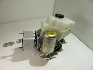 2015-2017 INFINITI QX80 Z62 RWD MASTER BRAKE CYLINDER W/ RESERVOIR BOTTLE OEM - Picture 1 of 10
