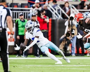 Foto de fútbol americano de la NFL Trevon Diggs Sliding Catch Dallas Cowboys 8x10 - Imagen 1 de 1