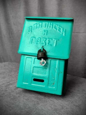 Cassetta postale vintage con chiave serratura molto vecchia URSS originale REGALO metallo sovietico decorazione rara - Immagine 1 di 4