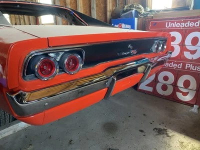 Mopar 1968 68 Dodge Charger panel trasero moldura cromada inferior Foto 1 de 4