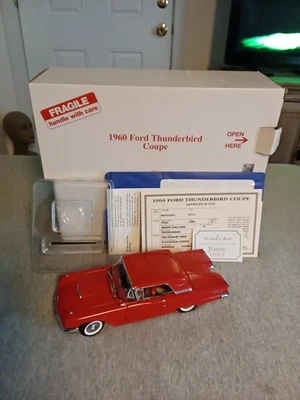 Nuevo en caja Ford Thunderbird 1960 cupé Danbury como nuevo 1:24 rojo - defectos como está  Foto 1 de 4