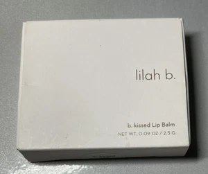 Bálsamo labial besado Lilah B 0,09 oz tono ""B besado"" sellado DESCONTINUADO  - Imagen 1 de 3