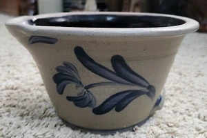 Rowe Pottery Works 4-3/4" Tall Batter Bowl Flower Leaf Design 1992 - Picture 1 of 7