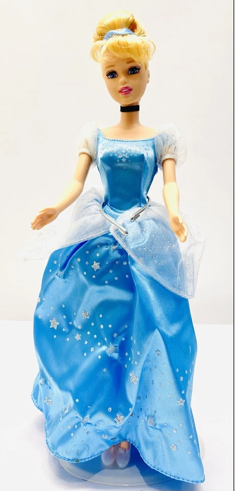 Платье MATTEL BARBIE Disney Cinderella кукла блондинка волосы голубые глаза голубое высота 12 дюймов  - Изображение 1 из 4