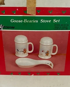 GOOSE BERRIES 3 PC STOVE SET SALT PEPPER SPOON REST NEW - Picture 1 of 3