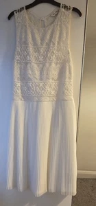 Ärmelloses Plisseekleid Damen, Größe 12, weiß/elfenbeinfarben. - Bild 1 von 2