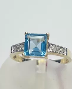 9CT Gold STUNNING BLUE TOPAZ & DIAMOND CLUSTER RING - Picture 1 of 2