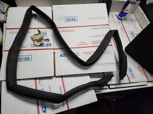 NOS GM 73-77 Chevy Chevelle Malibu 73-75 Olds F85 2 dr hardtop roof rail seal  - Picture 1 of 7