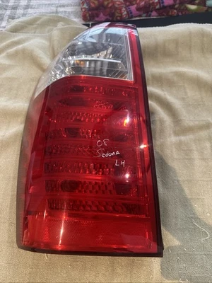 2008  KIA SEDONA DRIVER LEFT HAND SIDE TAILLIGHT OEM - Image 1 of 4
