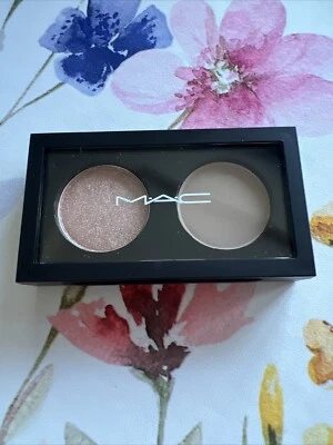 Sombra de ojos Mac Cosmetics Duo - Honey Lust & Omega Foto 1 de 2