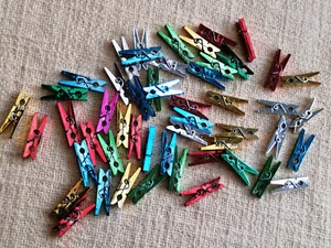 Mini-KLAMMERN bunt 30 Stück Deko-Klammern Clips Zierklammern - Bild 1 von 9