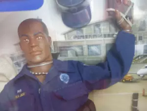 "Figura de acción Hasbro K-9 de colección unidad de seguimiento y entrenamiento de 12""" - Imagen 1 de 5