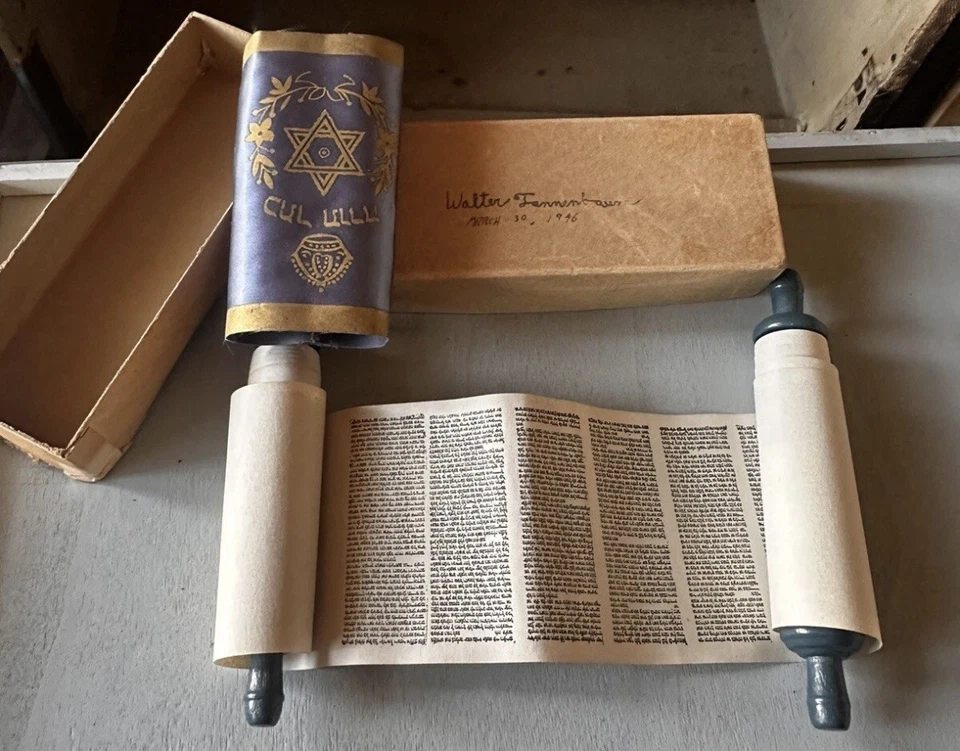 EXTREMELY RARE TORAH BIBLE SCROLL JEWISH FRAGMENT  WITH BOX March 10th 1946  - Image 1 of 4