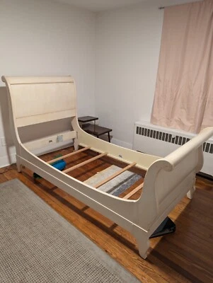 Ethan Allan Bedframe, Twin - Image 1 of 3
