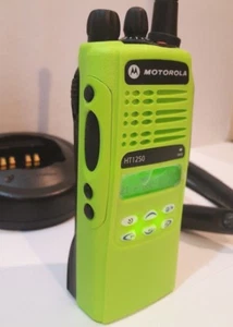 MOTOROLA HT1250 VHF 136-174MHz Police Fire EMS Dwukierunkowe radio AAH25KDF9AA5AN - Zdjęcie 1 z 4