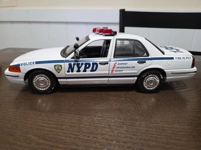 Coche patrulla diecast Ford Crown Victoria Interceptor 1:18 policía de Nueva York Motormax Foto 1 de 4