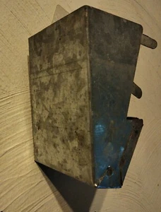 3" Metal Chinchilla Feeder New Never Used Great Cond. - Picture 1 of 6