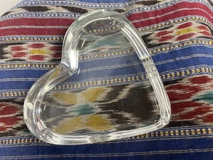 Fermacarte in vetro artistico cristallo BACCARAT incontaminato cuore inciso pesante - Foto 1 di 6