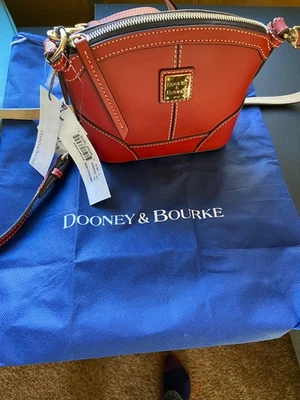 Nuevo Bandolera DOONEY & BOURKE Cuero Mini Cúpula $188 ROJO NUEVO CON ETIQUETAS Foto 1 de 4