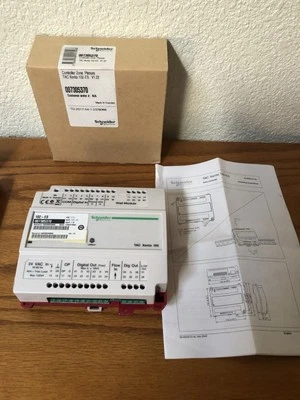 Schneider Electric Controller TAC Xenta 102-ES V1.22    007305370  - Image 1 of 4