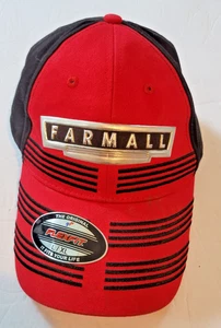 Cappello da baseball CNH America FARMALL rosso e nero schiena regolabile NUOVO - Foto 1 di 3