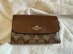 Coach Signature Envelope Medium Wallet Khaki/Tan PVC Leathe - Picture 1 of 20