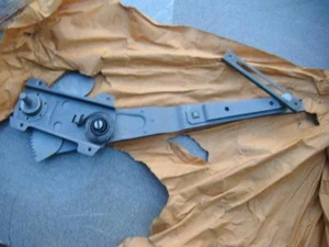 Regolatore avvolgitore destro originale Honda accord 3 dr 1976-77 75310671000 - Foto 1 di 1