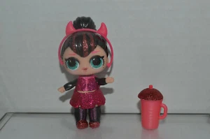 LOL Sorpresa~Muñeca de 3"~Cabello Brillo Negro y Rojo~Ropa~Zapatos~Botella~Accesorio~13 - Imagen 1 de 3