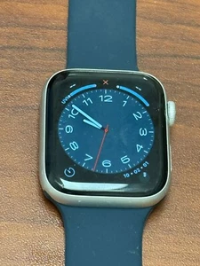 Apple Watch Series 5 44mm Silver Aluminum Case Dark Blue Sport Band - Photo 1 sur 4