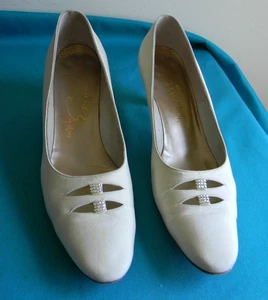 VTG EVINS FOR I MAGNIN DESIGNER SATIN RHINESTONE PUMPS HEELS BEIGE SHOES 7.5AAAA - Picture 1 of 10