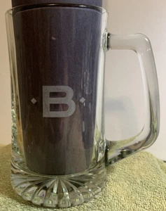Vaso de cerveza grabado personalizado 'B' Beer Stein 24 oz estilo pub con base pesada - Imagen 1 de 6