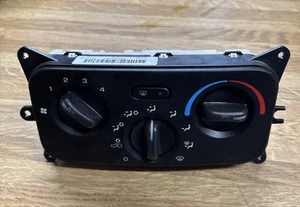 02-03 Jeep Liberty Heater Temperature AC Air Control Unit P55037533AD - Picture 1 of 3