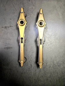 Lote de 2 placas y tornillos de puerta antiguos Art Deco chapados en latón nuevos-antiguos Stk - Imagen 1 de 5