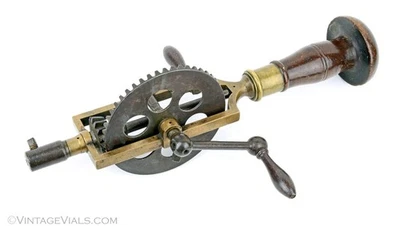 Отличная ручная дрель в латунной раме - Изображение 1 из 4