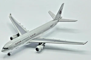 Qatar Airways Airbus A330-200 GeminiJets 1/400 Limox GJQTR418 LIMITED EDITION - Picture 1 of 12
