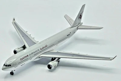 Qatar Airways Airbus A330-200 GeminiJets 1/400 Limox GJQTR418 LIMITED EDITION - Image 1 of 4