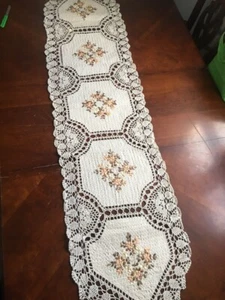 Cubierta decorativa de corredor de mesa de algodón de ganchillo hecha a mano color beige 16" x 72" - Imagen 1 de 8